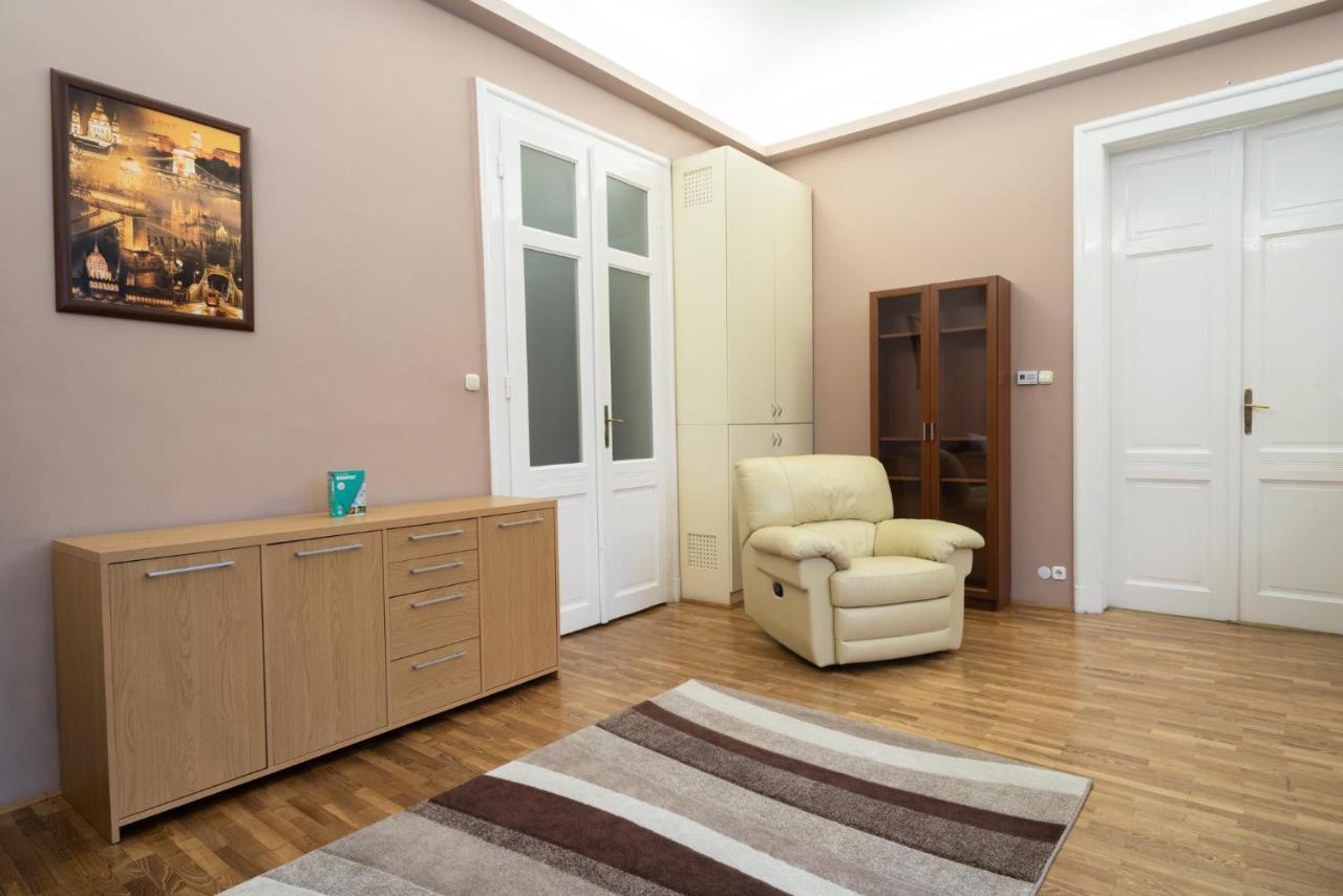 Kiraly Central Apartment With Free Parking And Ac Budapeşte Dış mekan fotoğraf
